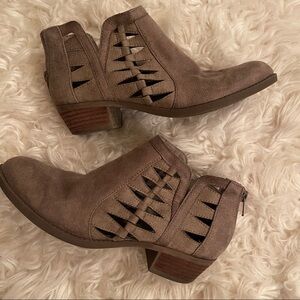 EUC Carlos Santana Cutout Tan Ankle Booties